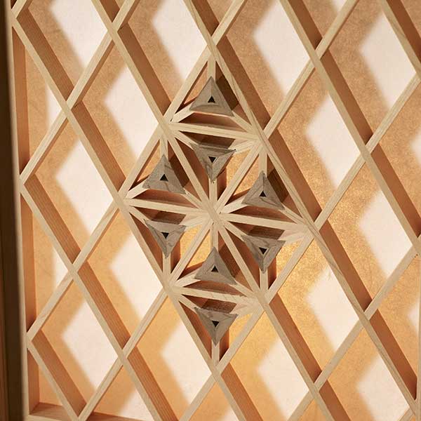 Kumiko Woodcraft Lantern, Small, with patterns on all four sides (Sakura Kikko, Kikyo Kikko, and Asanoha Kikko Hexagon Patterns), W20×H37×Ｄ20cｍ